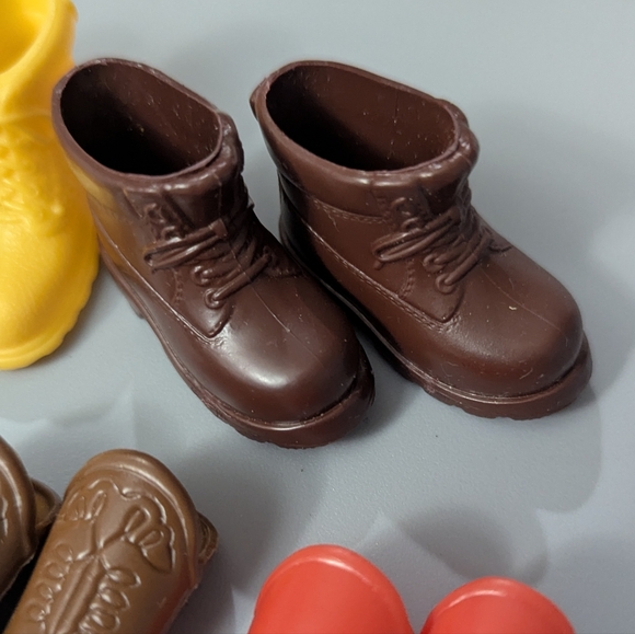 Lot of 5 Vintage Barbie shoes Red Cowboy Boots & Chunky Hiking Yellow Brown - Picture 3 of 6